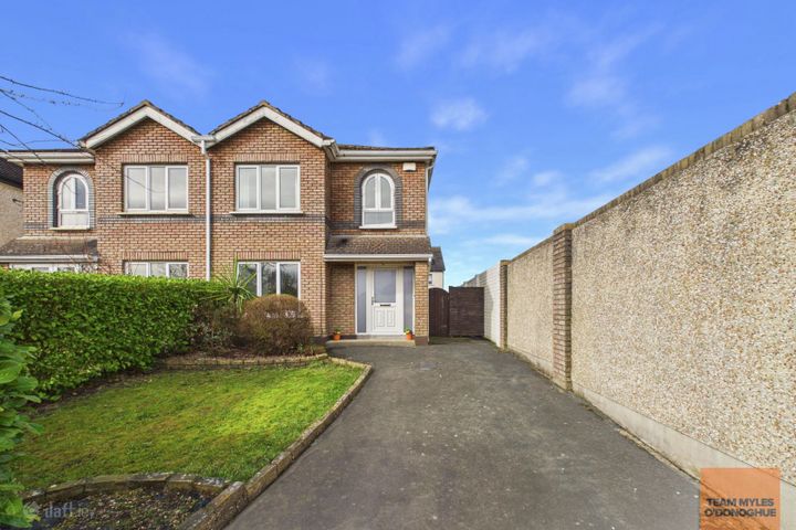 2 CHARNWOOD GROVE, CLONSILLA, DUBLIN 15