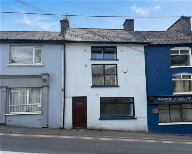 8 Castle Street, Macroom, Co. Cork, P12YD36