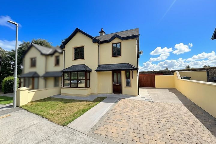 11 AN CLOCHAR, CONVENT RD, DONERAILE