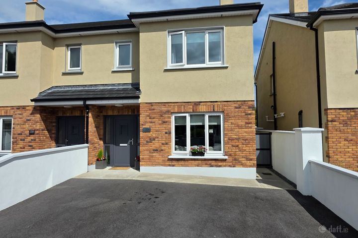 35a CASTLE MANOR, RACECOURSE ROAD, ROSCOMMON