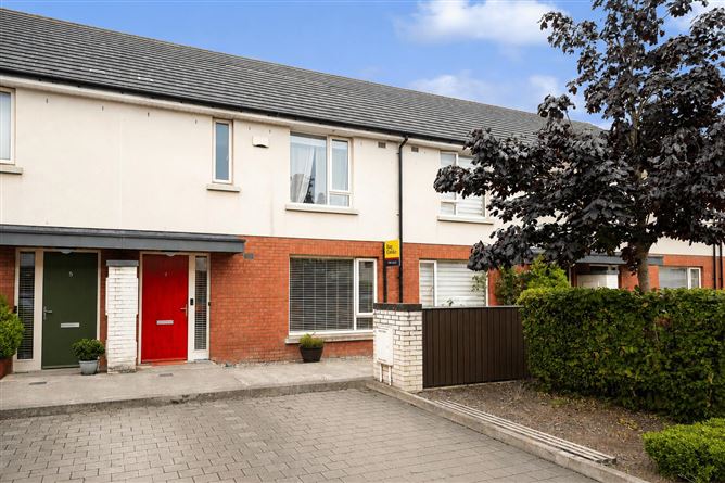 7 STRATTON CLOSE, ADAMSTOWN SQUARE, ADAMSTOWN