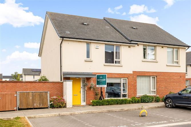 10 STRATTON CLOSE, ADAMSTOWN SQUARE, ADAMSTOWN