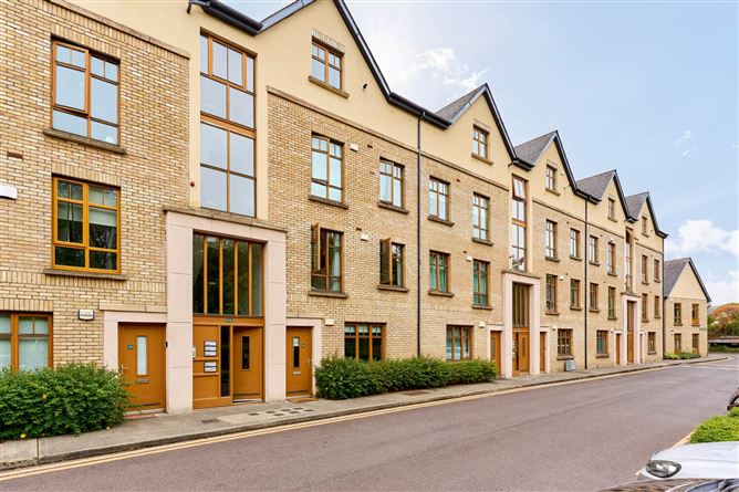 58 WOODBROOK CRESCENT, CARPENTERSTOWN, DUBLIN 15