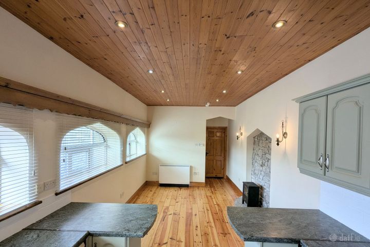 MARTINSTOWN COTTAGE, CURRAGH, KILDARE