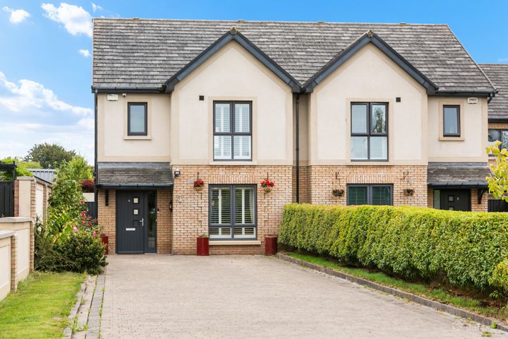 4 The Avenue, Royal Oaks, Enfield