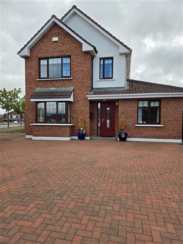 6 Galtee View, Farranlahassery, Cahir, Co. Tipperary, E21P704