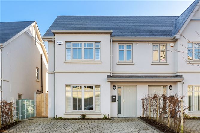 5 THE OAKS, BALLINAHINCH WOOD, ASHFORD