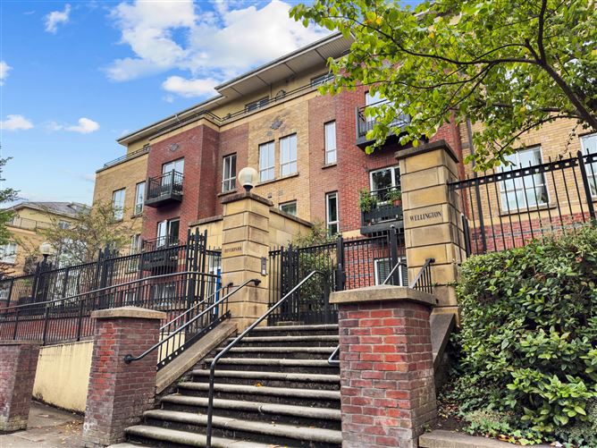 2 WELLINGTON, RIVERPARK APTS, CONYNGHAM RD DUBLIN 8