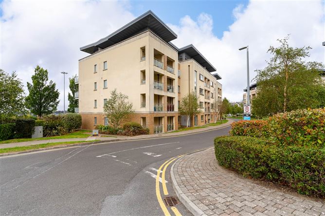 23 OAK HOUSE, CARRICKMINES GREEN, GLENAMUCK RD