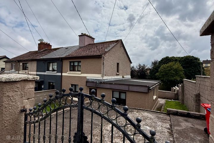 32 KERRYHALL ROAD, FAIRHILL, CORK