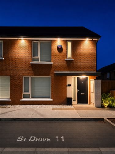 11 Stratton Drive, Adamstown Square, Adamstown