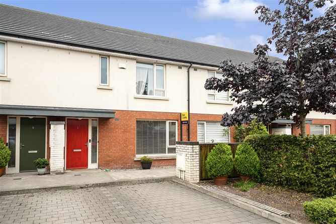 7 STRATTON CLOSE, ADAMSTOWN SQUARE, ADAMSTOWN
