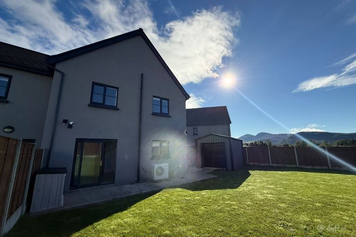 16 The Meadows, Barraduff, Killarney