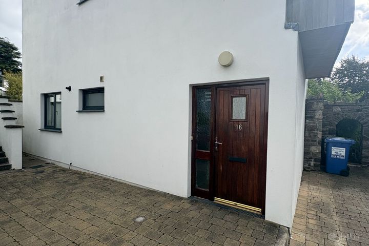16 THE COURTYARD, WOODVILLE, GLANMIRE