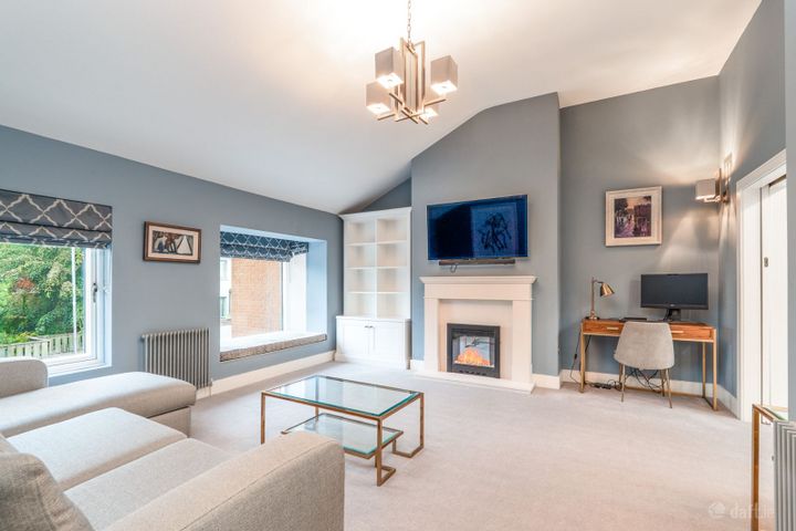 4, SANDYMOUNT COURT, SANDYMOUNT