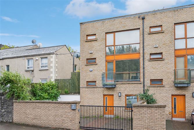 8 EMMET RD, KILMAINHAM, DUBLIN 8