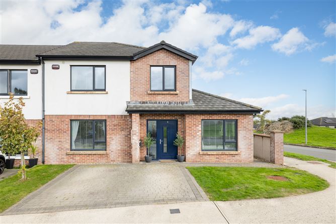 6 Manor Drive, Roxborough Manor, Mulgannon
