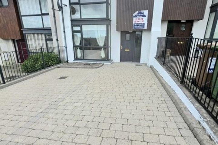 16 MARINEGATE, EAST HILL, COBH