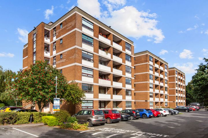 31 ROWAN HALL, MILLBROOK COURT, MILLTOWN
