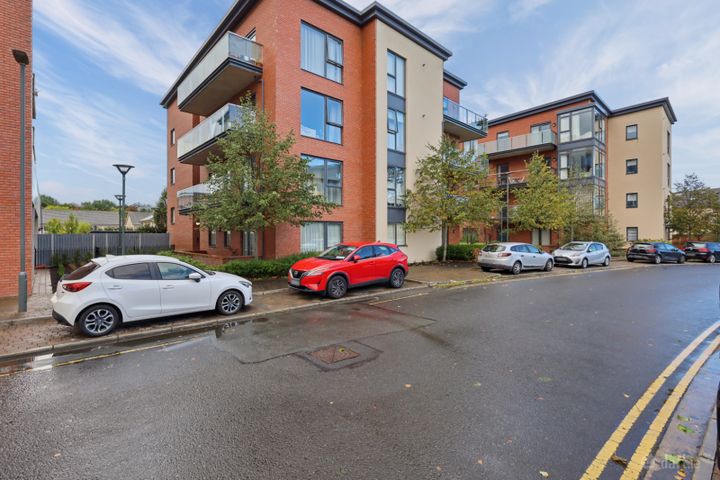 17 Clonbern, Phoenix Park Racecourse, Castleknock