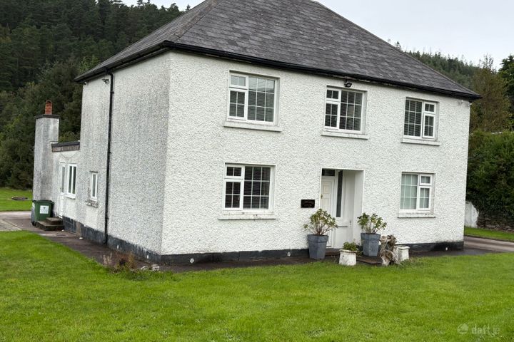 YEW TREE HOUSE, GLENBEIGH, KERRY