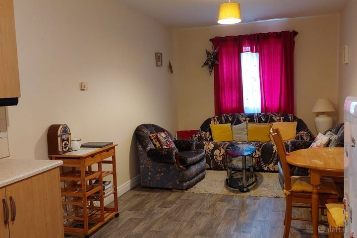 11 DILLON'S COURT, CHURCH LANE, MANORHAMILTON