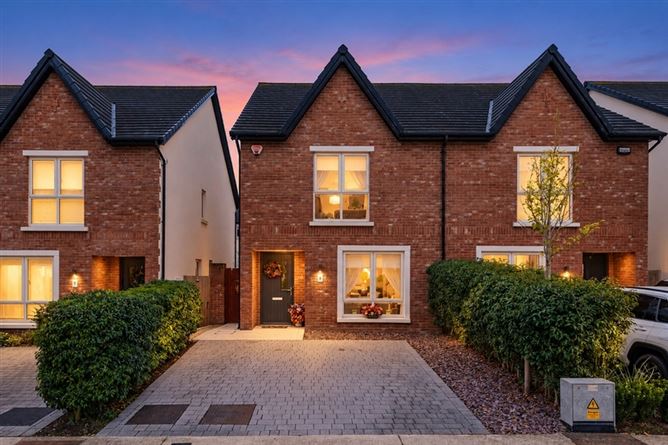 8 Whitethorn Place, Whitethorn Village, Naas