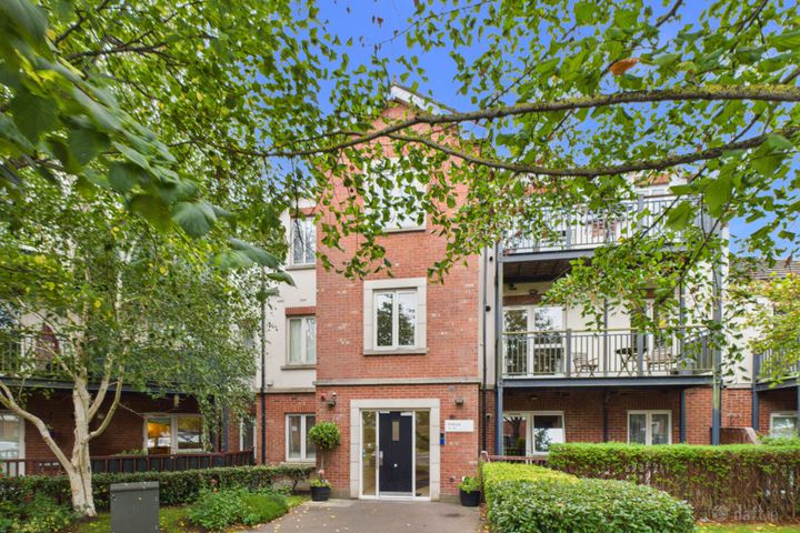APT 44, MILLBANK, THE LINKS