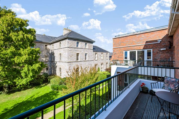 82 CHAPELGATE, ST ALPHONSUS RD UPPER, DRUMCONDRA DUBLIN 9