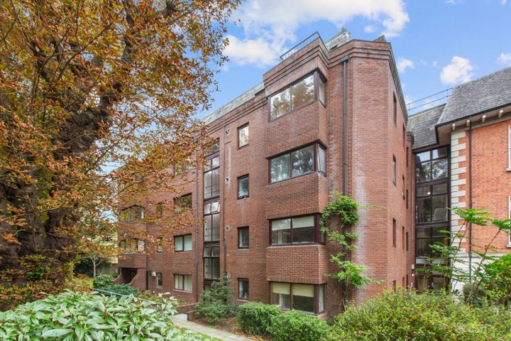 19 Raglan Hall, Clyde Road, Ballsbridge, Dublin 4