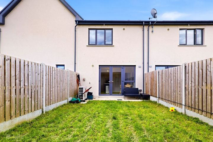 18 THE COURTYARD, KILMARTIN GROVE, HOLLYSTOWN