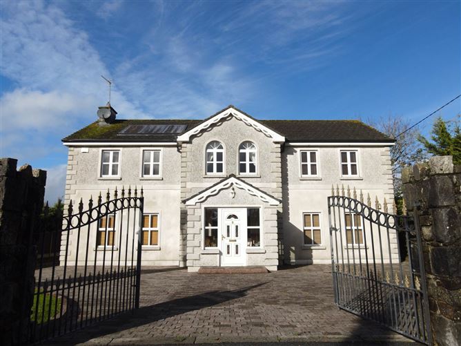 Aughoyne Cross, Leighlin Road, Ballyhide, Carlow Town, County Carlow