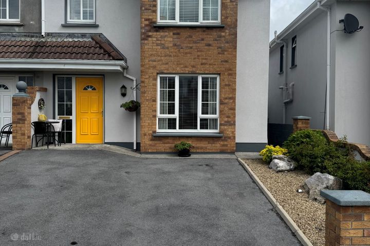 64 Hazelwood, Loughrea, Co. Galway