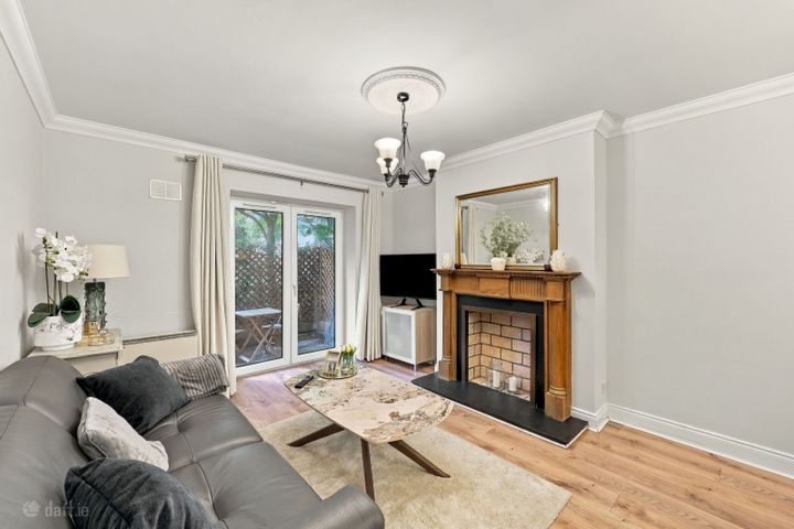 98 PEMBROKE SQ, UPPER GRAND CANAL ST, DUBLIN 4