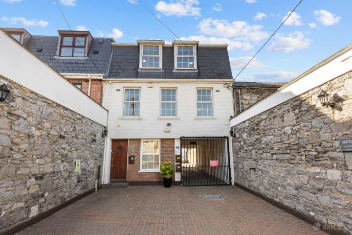 1 THE MEWS, 25 STEPHENS LANE, DUBLIN 2