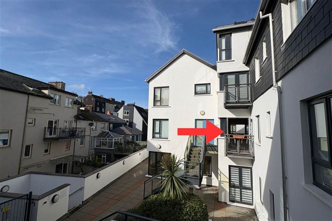 16 SHEARWATER, PIER RD, KINSALE