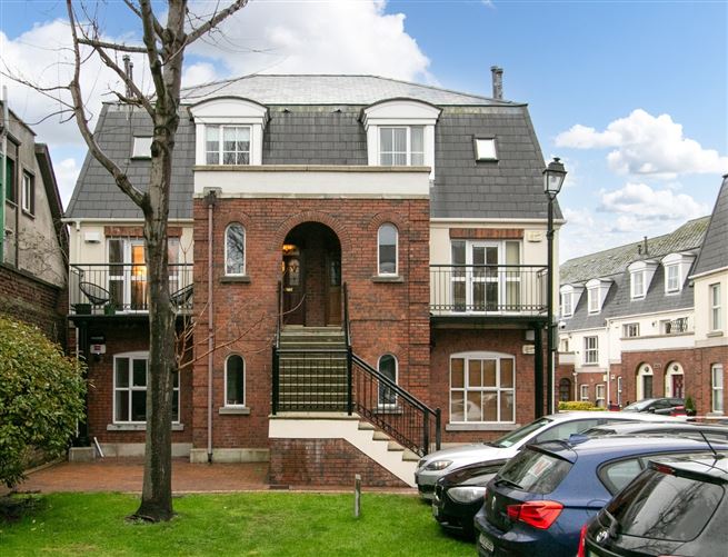2 LOFTUS SQ, RATHFARNHAM GATE, MAIN ST DUBLIN 14