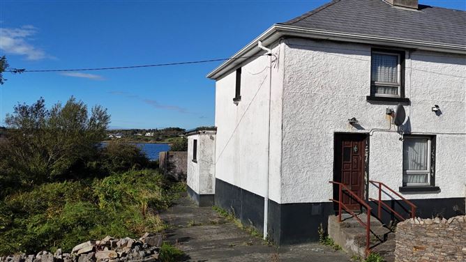 19 St. Crones Terrace, Quay Road, Dungloe, County Donegal
