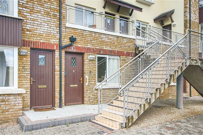 2 BODERG, SHANNON COURT, CARRICK ON SHANNON