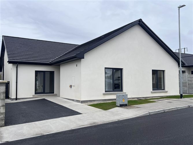15 Roseville Crescent, Cahir, County Tipperary