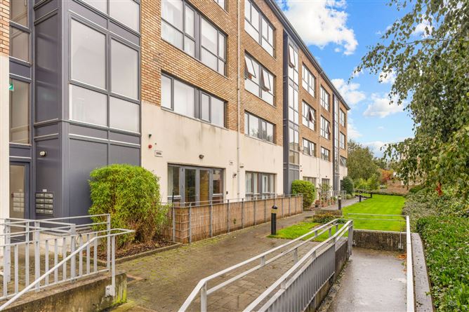 12 CORRIG HALL, TICKNOCK HILL, SANDYFORD DUBLIN 18