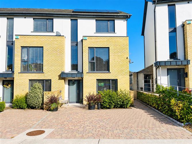 7 The Crescent, Green Hill, Clonhasten