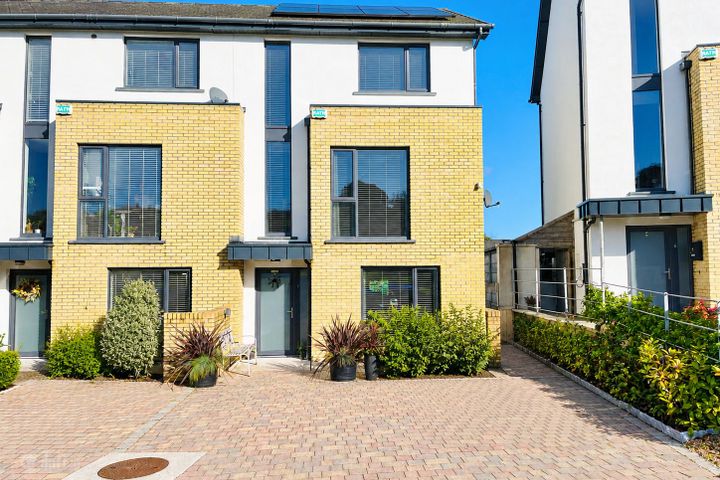 7 The Crescent, Green Hill, Clonhasten