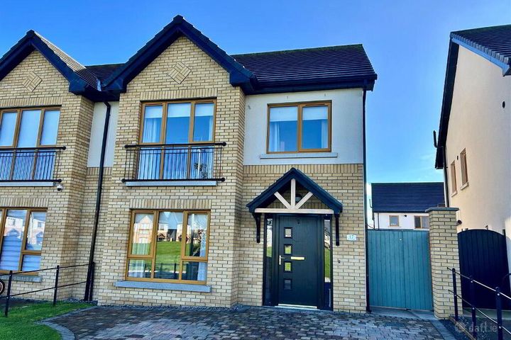17 The Pines, Avourwen, Drogheda