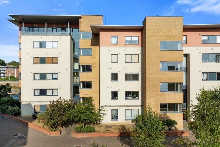161 The Oval, Block O, Tullyvale, Dublin 18